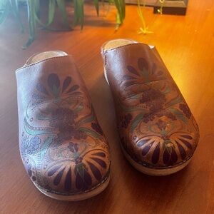 Dankso Brenda Mule — size 42 (size 10-11)